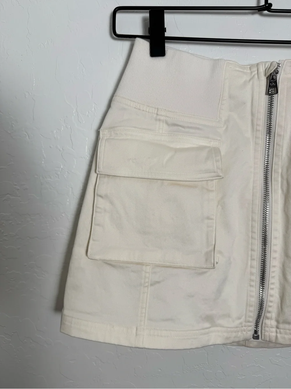 ALO Yoga Night Out Cargo Mini Skirt - Ivory